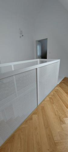 Ocelove-zabradlie-HOLES-6